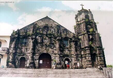 Foto: Filip�ny-Kostel ve m�st� Daraga