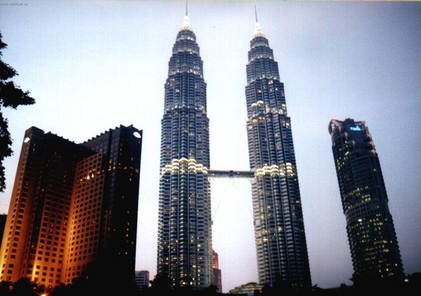 Foto: Singapur-Sv�tov� banka za soumraku.