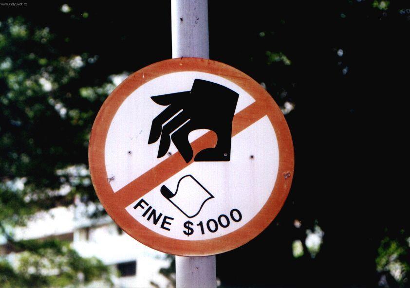 Foto: Singapur-Za odhozen� pap�rku v�s stihne krut� trest