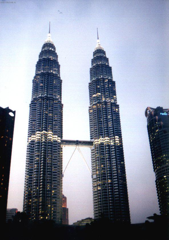 Foto: Singapur-Sv�tov� banka za soumraku.