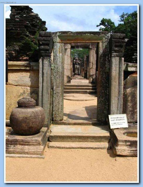 Foto: Sr� Lanka-z��ceniny ve �tverhranu