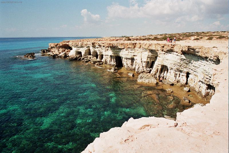 Foto: vodn� jeskyn�-vodn� jeskyn� u mysu Cape Greco 22.10.2004