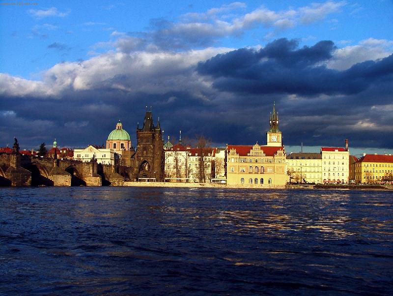 Foto: soumarak nad prahou-praha-novotneho lavka