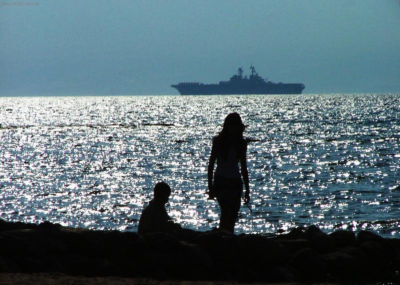 Foto: letadlova lod-svitani na hranici izraele a egypta cerven 2006