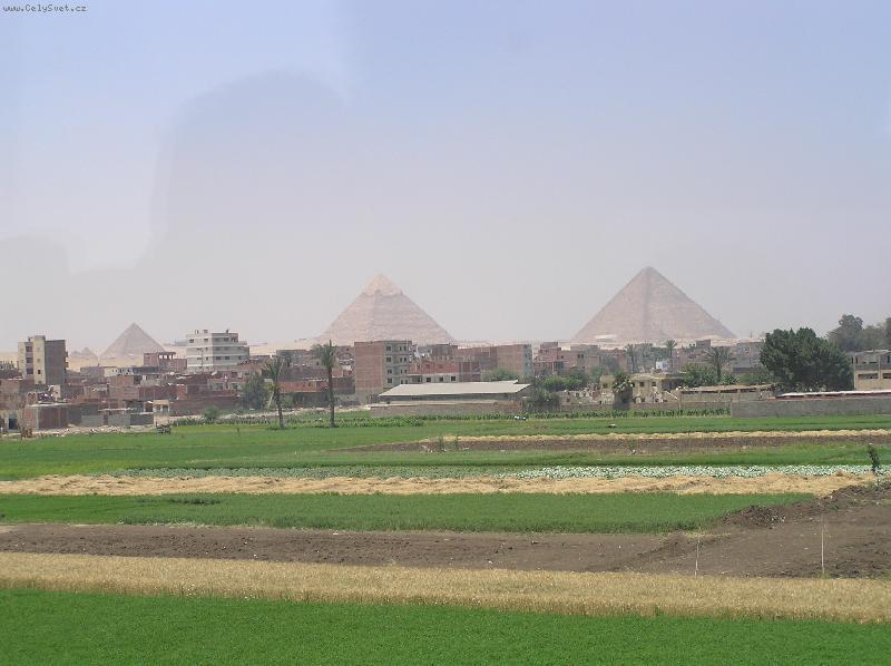 Foto: prvn� pohled na pyramidy