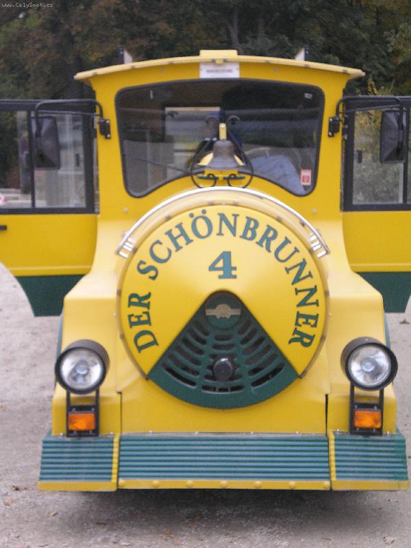 Foto: Der Sch�nbrunner-.. chcete ��dit? Sta�� nastoupit, za chv�li odj�d�me ..