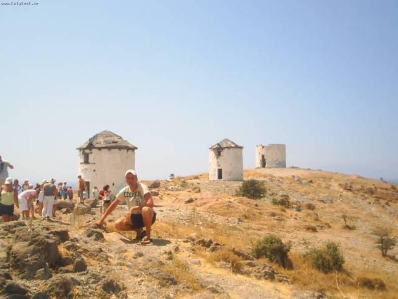 Foto: poz�statky v�trn�ch ml�n� v Bodrumu