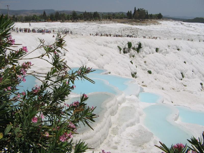 Foto: Pamukkale-\"Bavln�kov� jez�rka\" z travertinu
