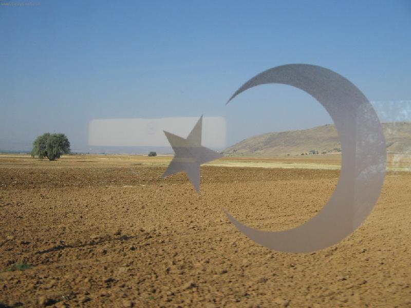 Foto: Cestov�n� vlakem-Tureck� krajina z okna vlaku. Na cest� z Izmiru do Ankary