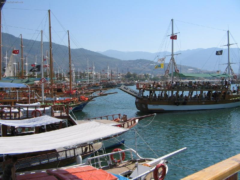 Foto: Al�nye-P��stav v�letn�ch lod� v Al�nyi