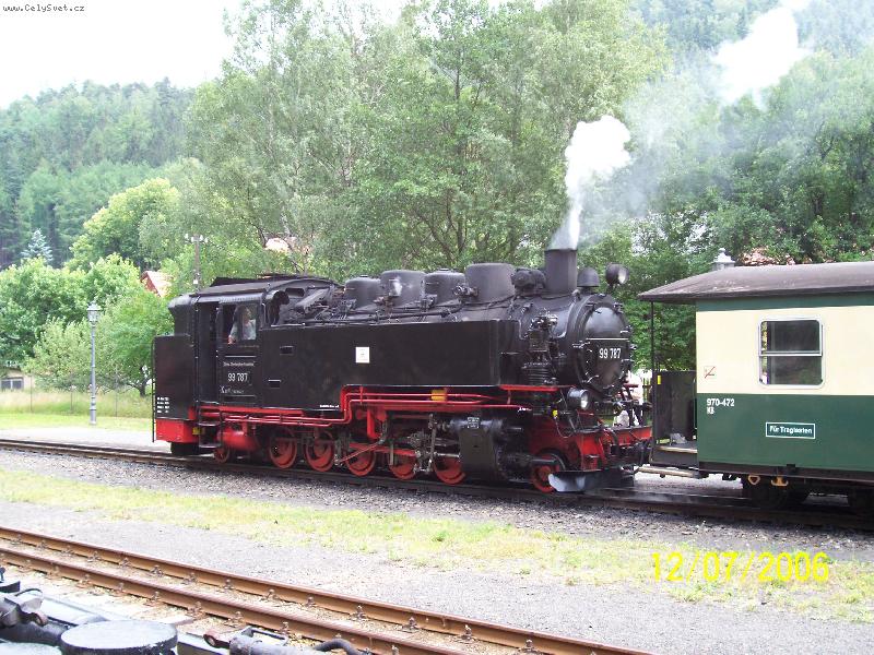 Foto: Kurort Oybin-P�ep��h�n� lokomotivy. Vlak pojede zp�t do Zittau