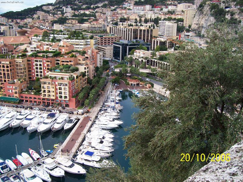 Foto: Monako-Zahrady na st�ech�ch dom�.