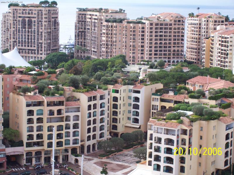 Foto: Monako-Zahrady na st�ech�ch dom�.