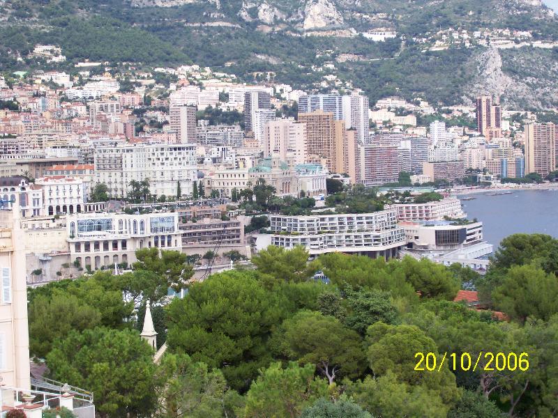 Foto: Monako-Pohled ze st�echy Oce�nografick�ho muzea na cas�no v Monte Carlu