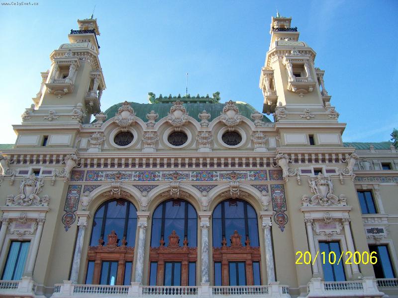 Foto: Monako-Sv�tozn�m� casino v Monte Carlu.