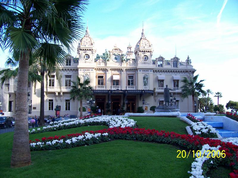 Foto: Monako-Sv�tozn�m� casino v Monte Carlu.