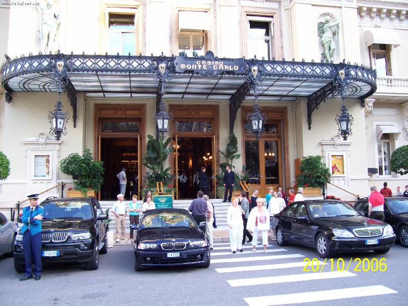 Foto: Monako-Sv�tozn�m� casino v Monte Carlu.