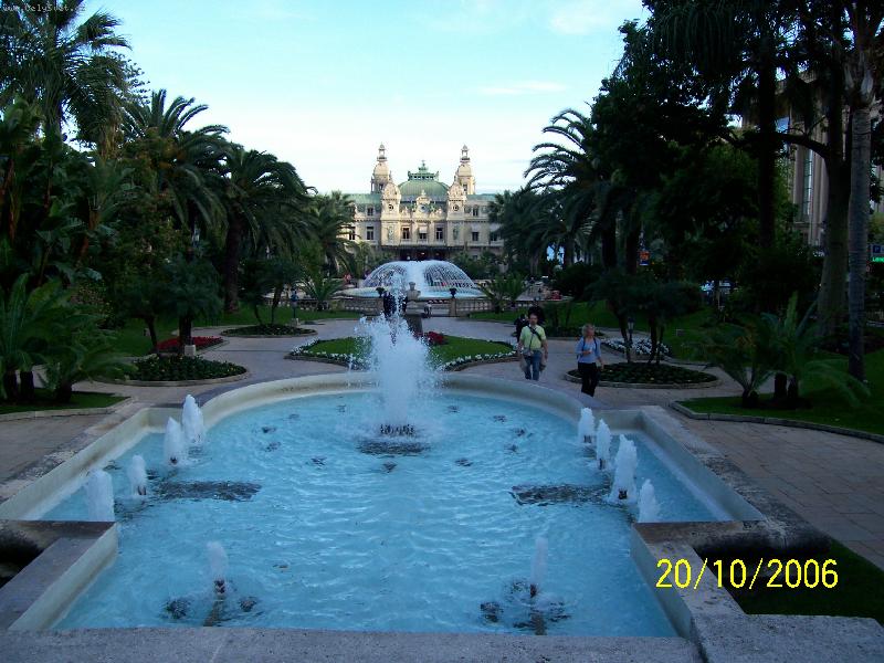 Foto: Monako-Sv�tozn�m� casino v Monte Carlu.