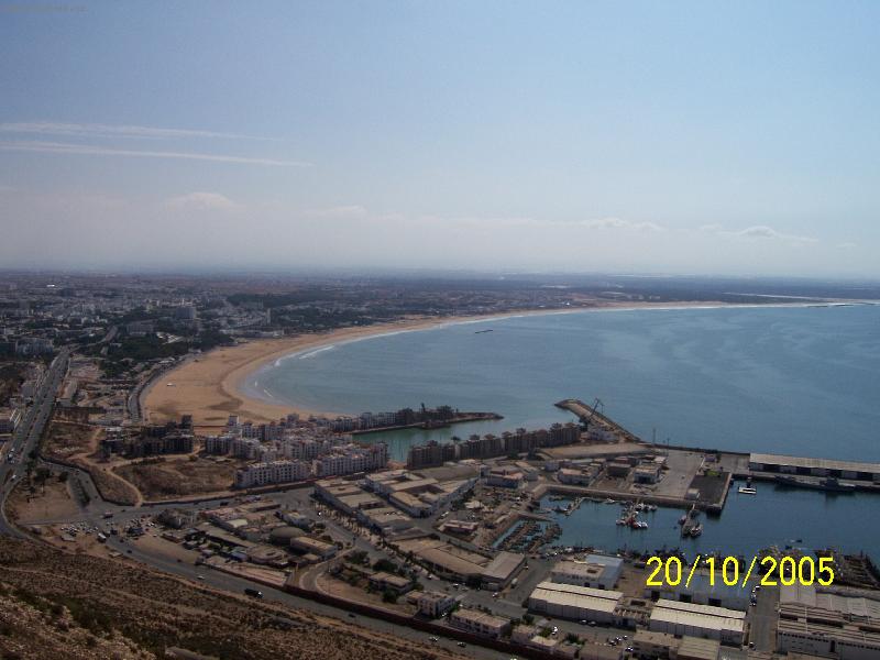 Foto: Pl� a p��stav v Agadiru-foceno z kopce, kde stoj� star� hrad KASBAH
