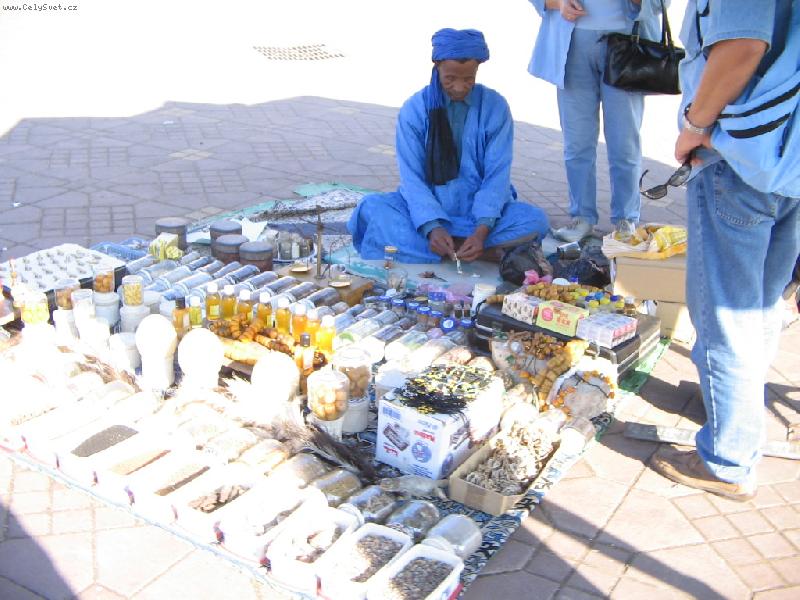 Foto: Marock� l��itel-Marock� l��itel nab�z� sv� slu�by na \"N�m�st� mrtv�ch\"