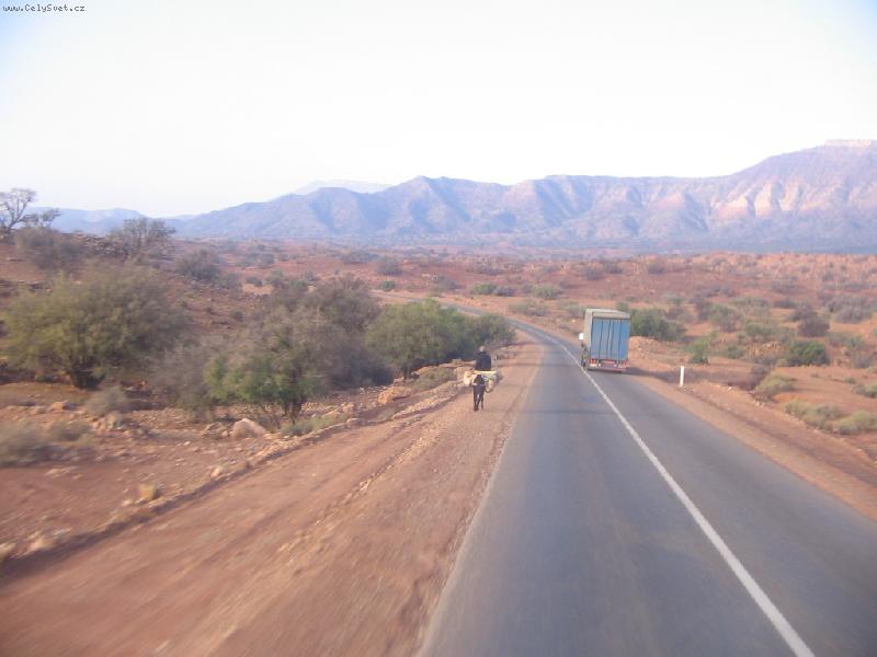 Foto: Atlas-Cestov�n� p�es poho�� Atlasu z Agadiru do Marak�e