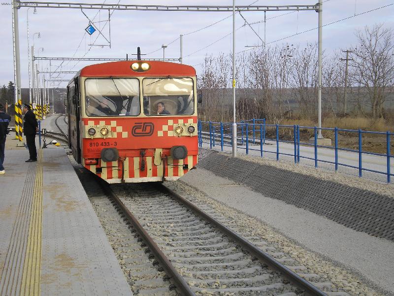 Foto: Nov� nadra�� v �atov�-Vlak ze Znojma do Retzu