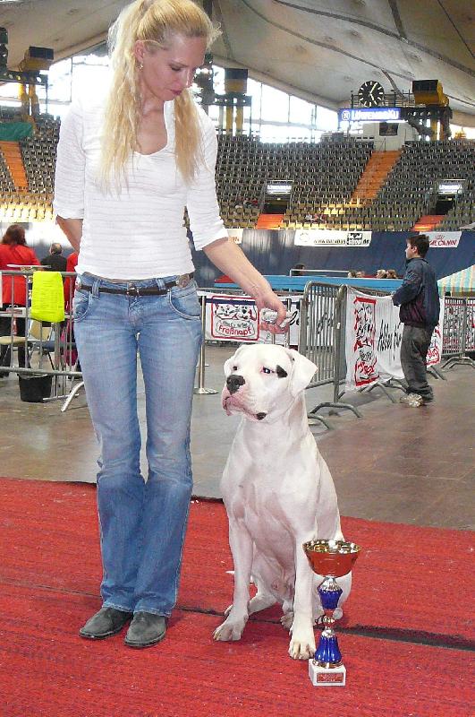 Foto: Alonso v Mnichov�-Alonso Charismatic s� ��astnou pani�kou( BIG 3 na v�stav� v Mnichov�).