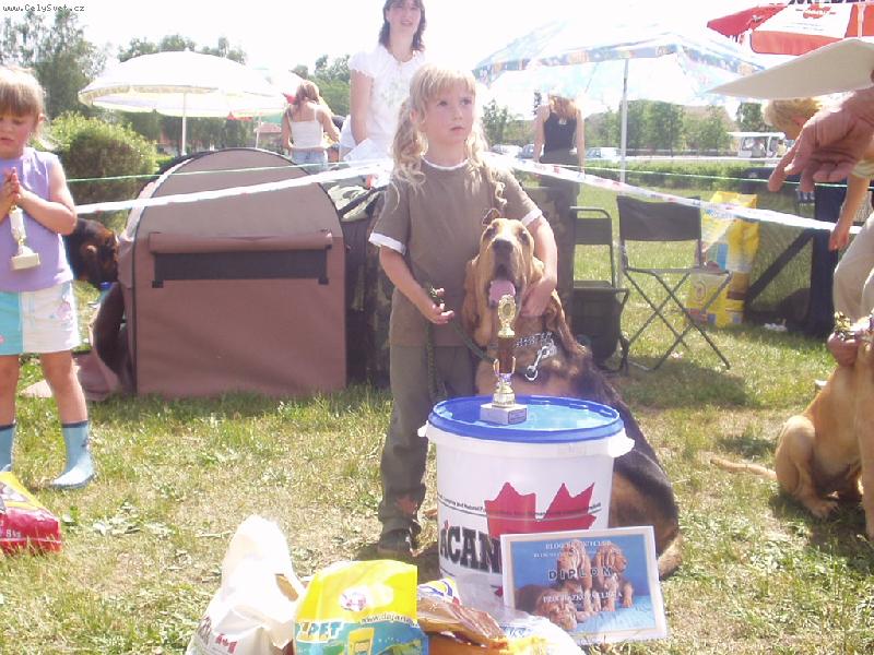 Foto: Poprv� spolu na v�stav�-Eli�ka a Blair Iseb