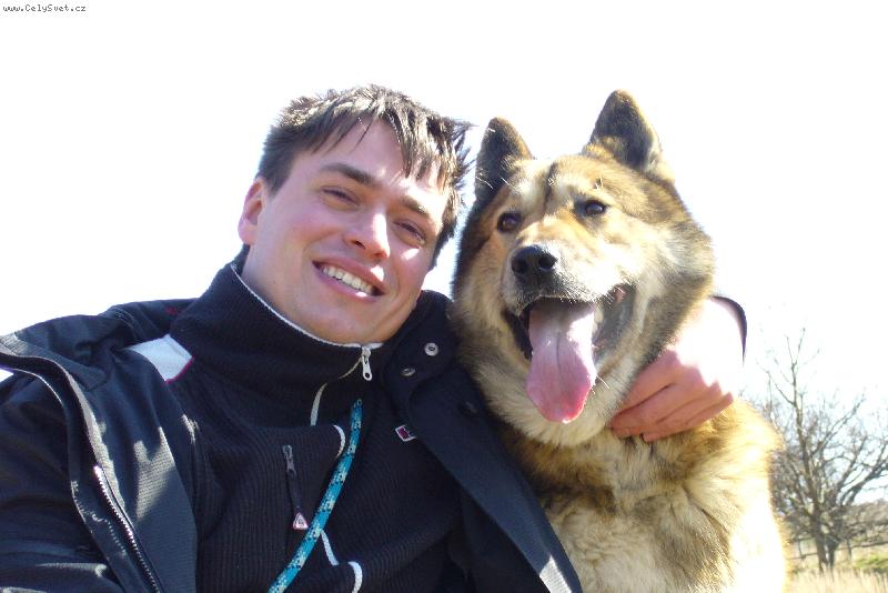 Foto: jsou mi 4 a jmenuju se Brat a to je m�j p�n��ek