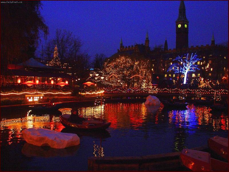 Foto: Tivoli v�no�n�-v�no�n� v�zdoba D�nsk�ho z�bavn�ho parku pat�� k m�m nejv�t��m z�itkum