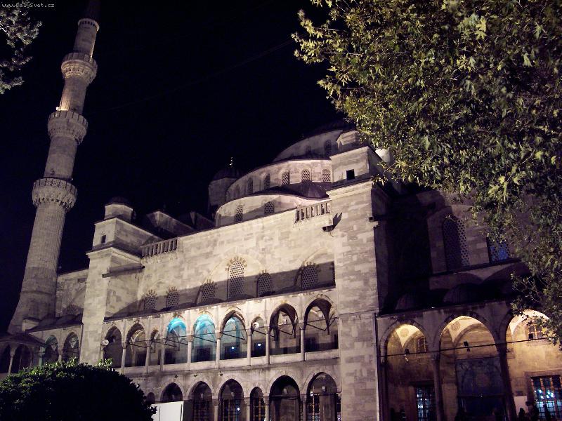 Foto: Modr� me�ita-v Istanbulu