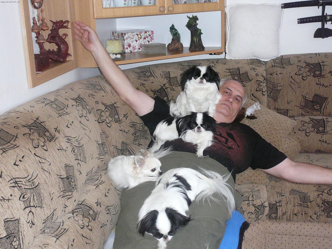 Foto: Tak takhle to chod� v Podh�jsk� chaloupce-A to je�t� nejsme v�ichn.