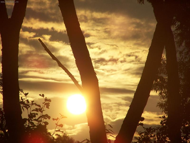 Foto: z�pad slunce-kdy� se slunce chyst� sp�t