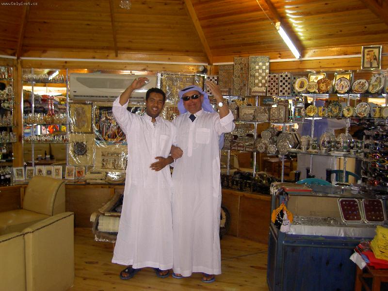 Foto: I s Araby se d� ��t-P��tel Fajsal z Dahabu