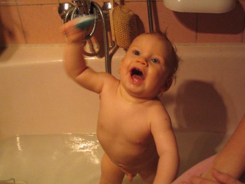 Foto: n� vnou�ek-fil�pek o rok pozd�ji miluje vodu