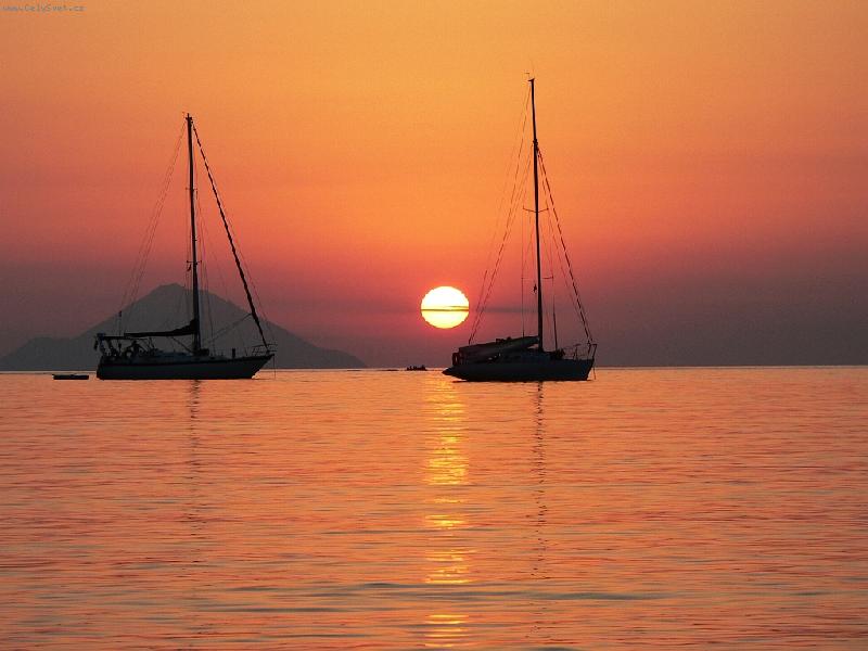 Foto: Ve�er v p��stavu-Ve�er, kdy� jsem us�nal na pl�i ...(foceno ze spac�ku)