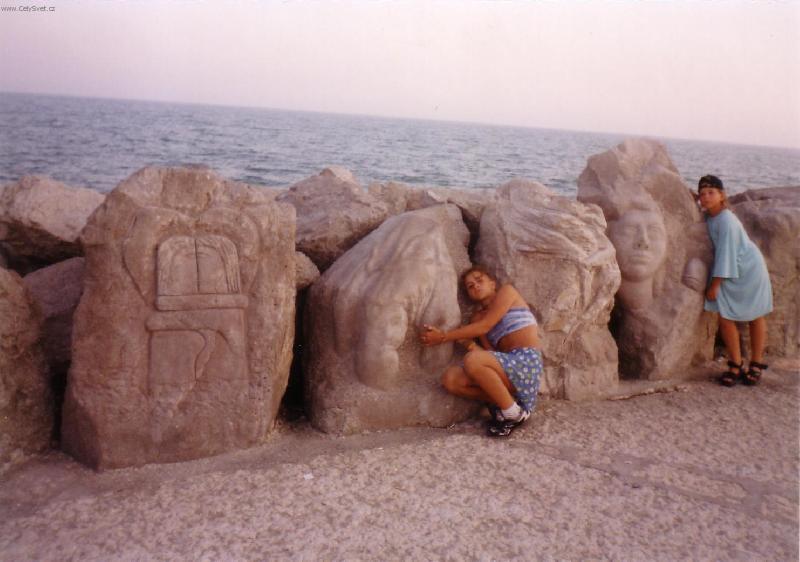 Foto: �iv� odkaz v kamenech...