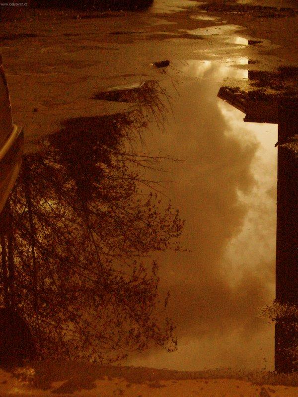 Foto: Nebe na zemi-Chce to se po��dn� zahled�t...