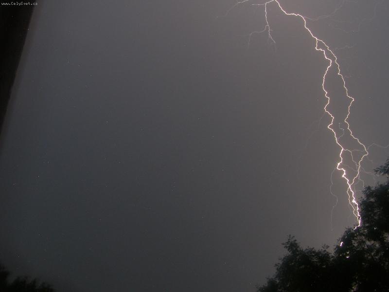 Foto: Blesk-po n�kolika hodinov�m �ek�n�