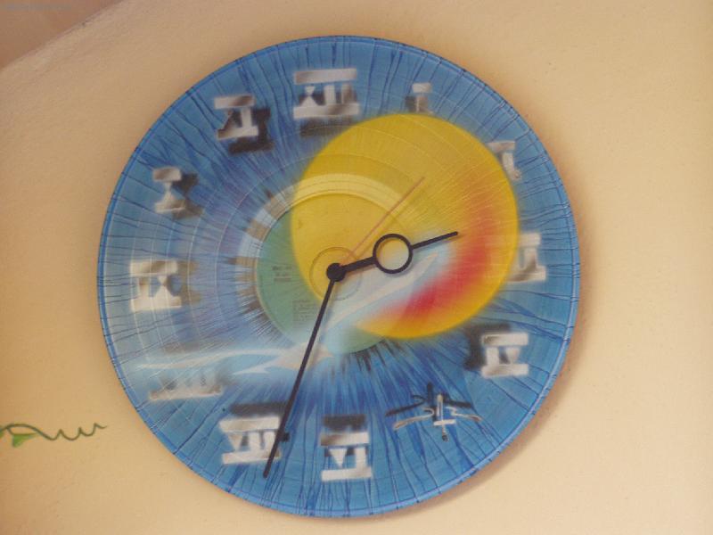 Foto: N�st�nn� hodiny z gramofonov� desky