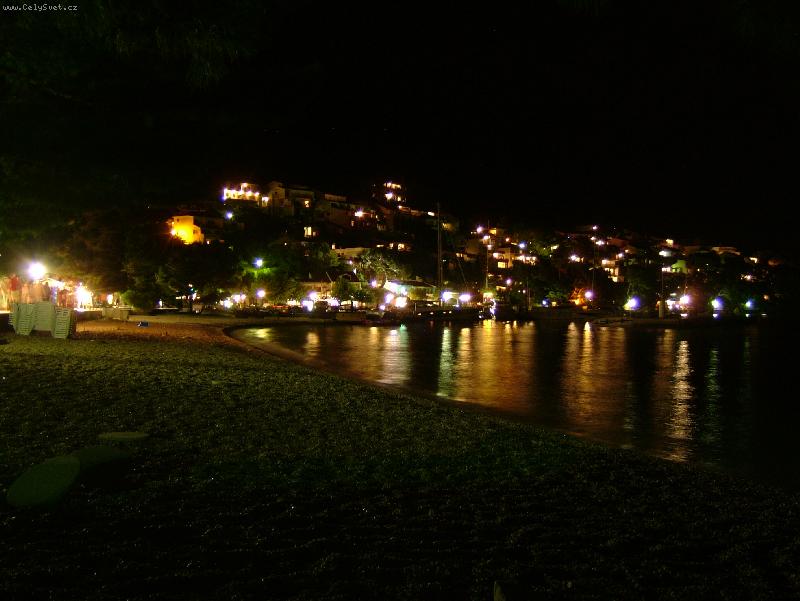 Foto: Brela - no�n� pl�