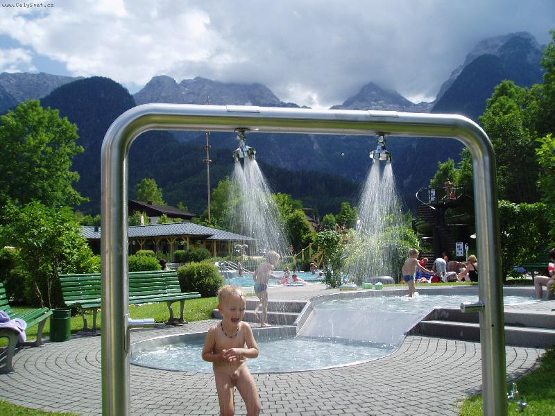 Foto: Alpy 2006-Zaslou�en� relax po dopoledn�m putov�n�