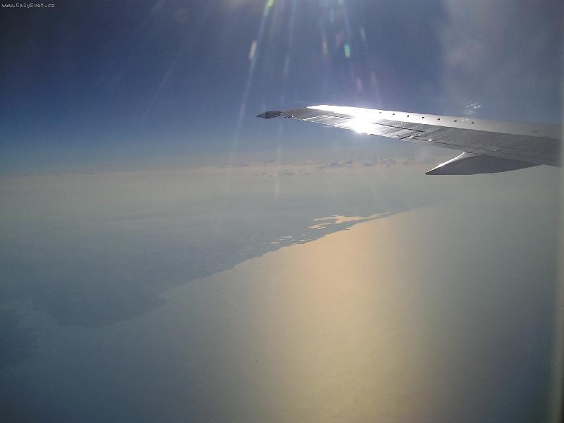 Foto: Soln� jezero v Larnace z letadla