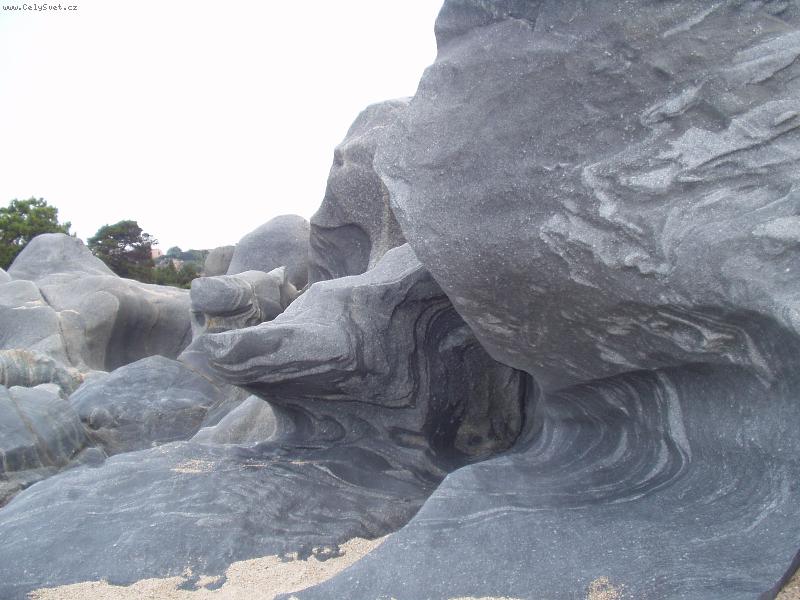 Foto: �ula II-pob�e�n� sk�ly Korsika