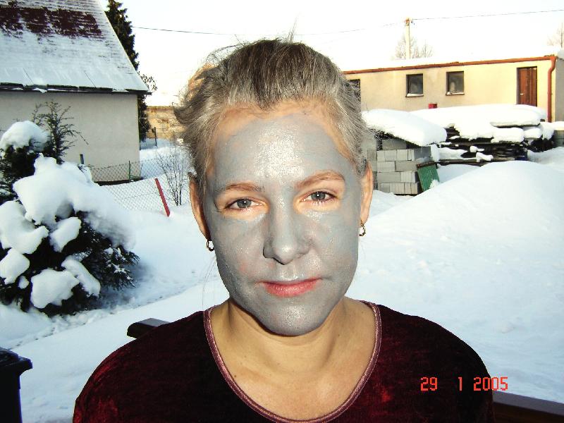 Foto: PLE�OV� MASKA-PR� ZKR��LUJE A BUDU HEZ�� ....