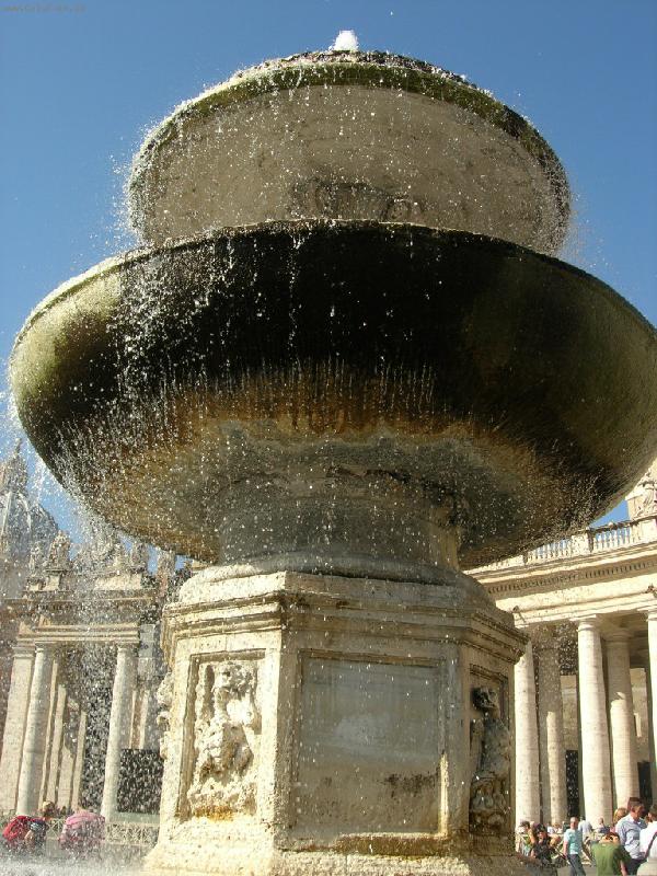 Foto: Vatik�n-Font�na na n�m�st� sv.Petra