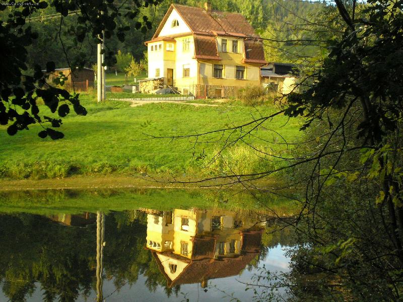 Foto: Jabloneck� p�ehrada-takov� klidn� voda byla