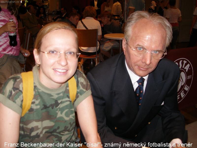 Foto: Lond�n-Muzeum voskov�ch figur�n-Jako �iv�, ten vpravo, �e ?