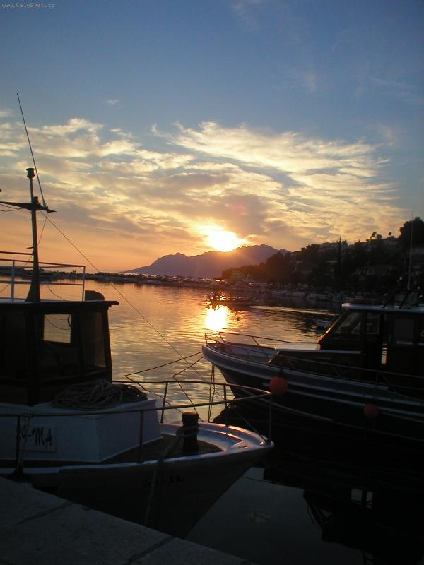 Foto: Z�pad slunce v p��stavu-Ba�ka Voda