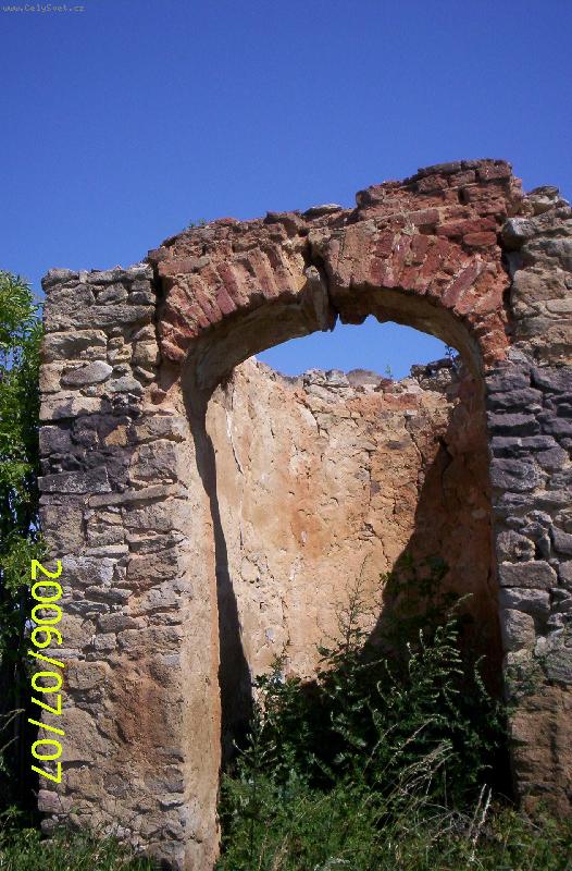 Foto: zapomenut� kapli�ka